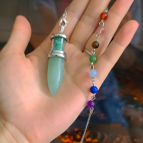 Green Aventurine Pendulum with 7 chakra Crystals - Picture 2 of 3